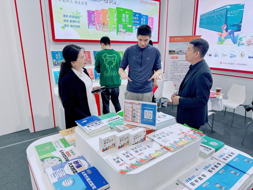 易蓓亮相第三十一届长沙图书交易会